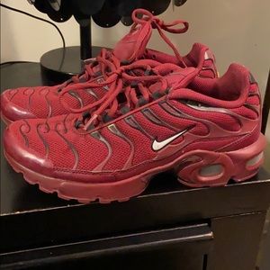 Burgundy Nike air max
